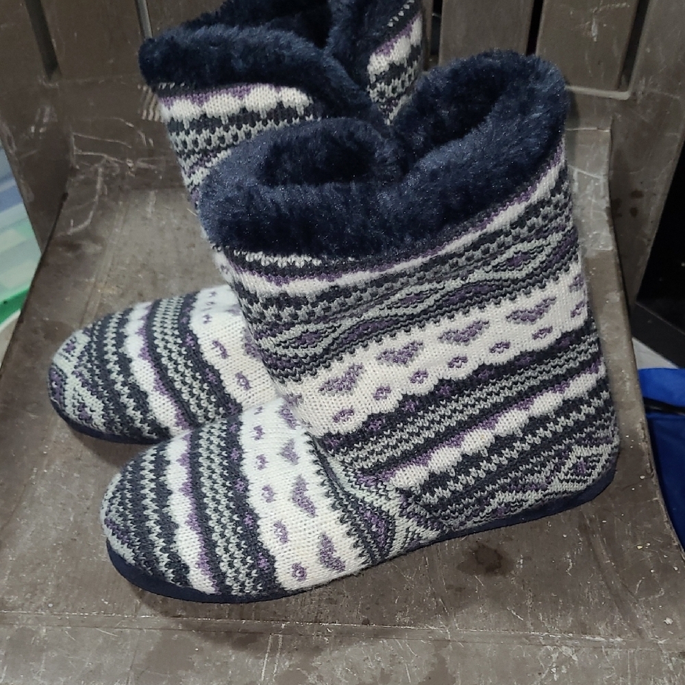 Cozy Knit Women's Boots - Black and Gray